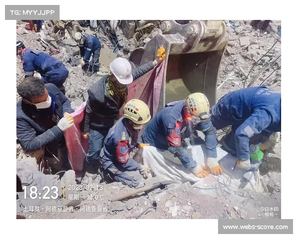 温情时刻,两队球员赛前为地震灾区募捐